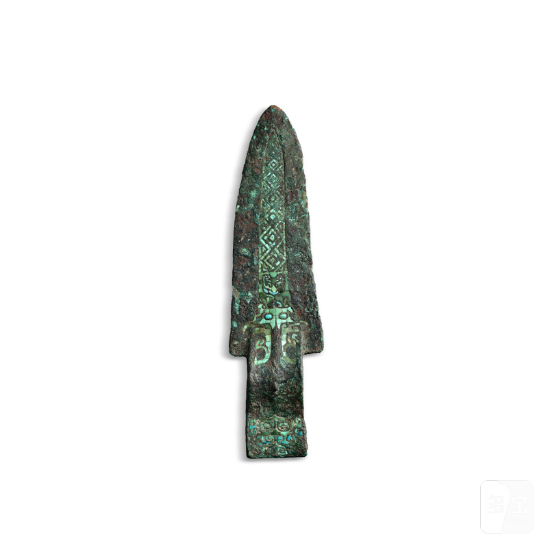 An archaic turquoise-inlaid bronze dagger, ge, Late Shang dynasty | 商晚期 青銅嵌松石銎內戈
